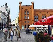 Einkaufen bei Tudor, dem alten Waffenarsenal am Pfaffenteich in Schwerin