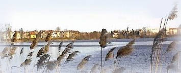von Dwang aus  nach Norden  nblickt man über den  Ostorfer See über die Feldstadt bis zum Schloss